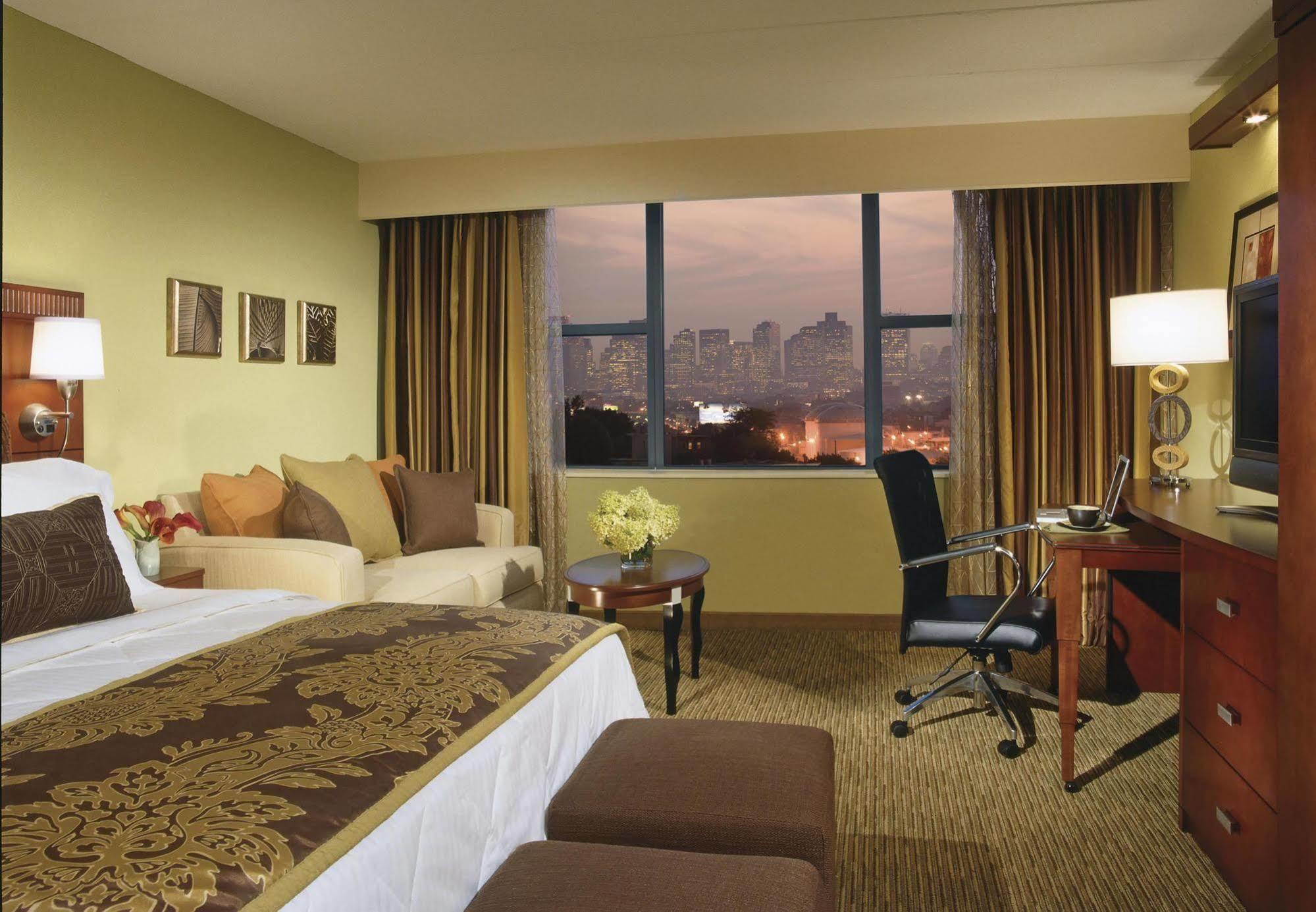 Courtyard By Marriott Boston Logan Airport Hotel Exterior photo