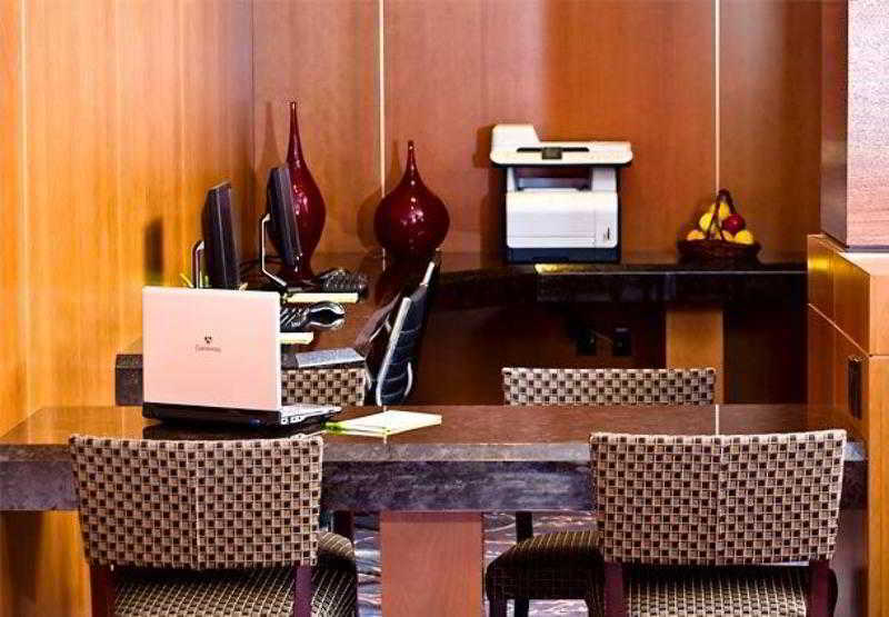 Courtyard By Marriott Boston Logan Airport Hotel Exterior photo