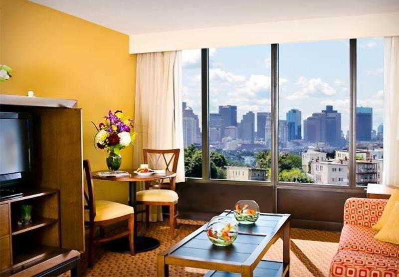 Courtyard By Marriott Boston Logan Airport Hotel Exterior photo